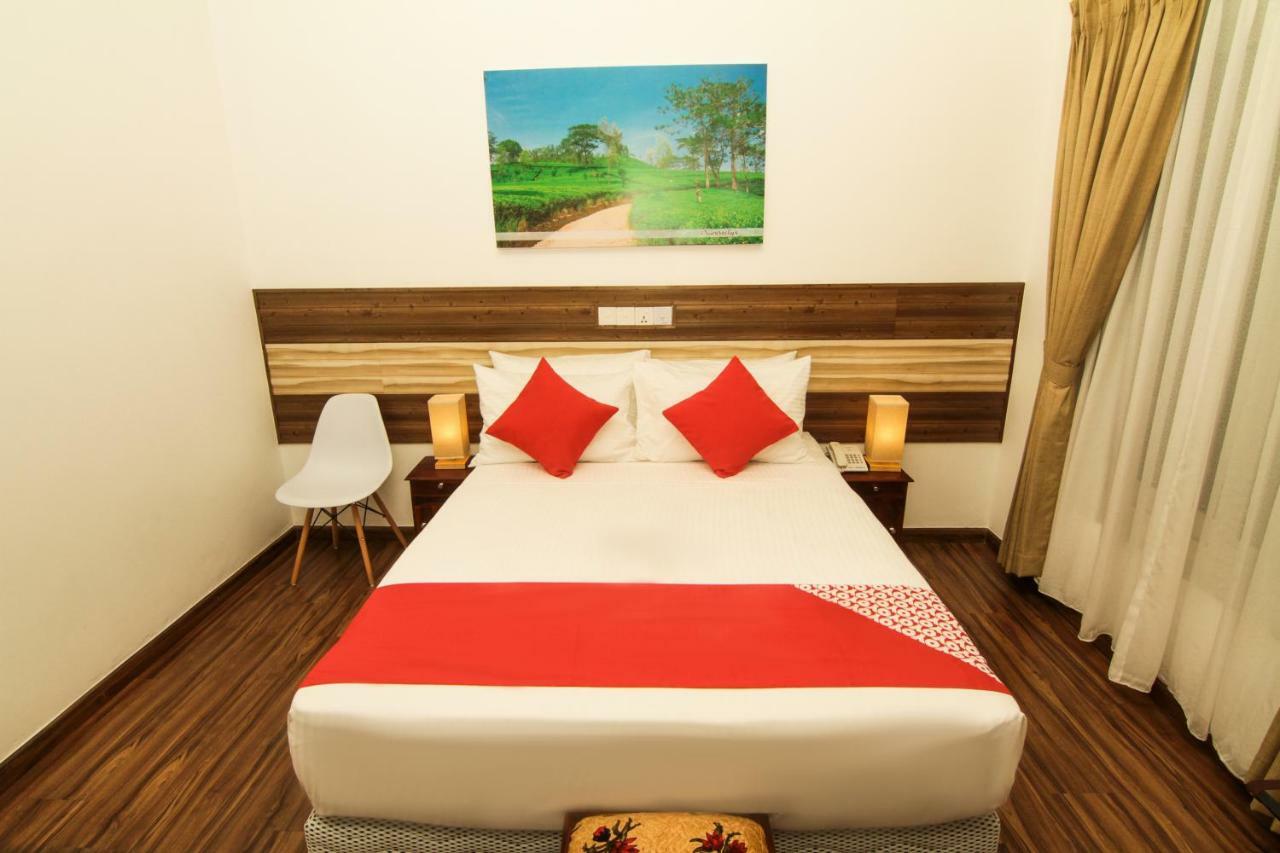 Clove Transit Hotel Kotugoda Esterno foto