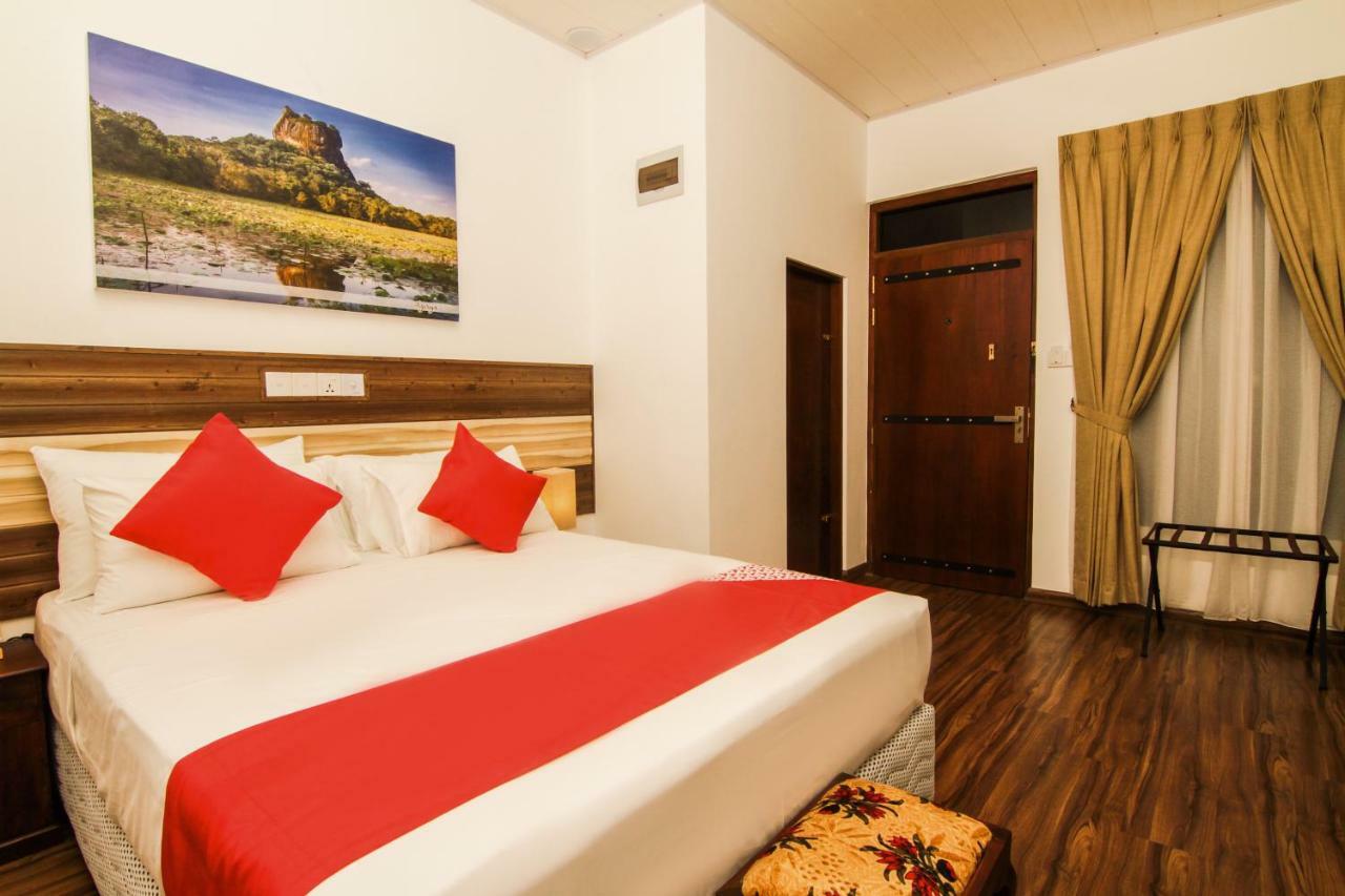 Clove Transit Hotel Kotugoda Esterno foto