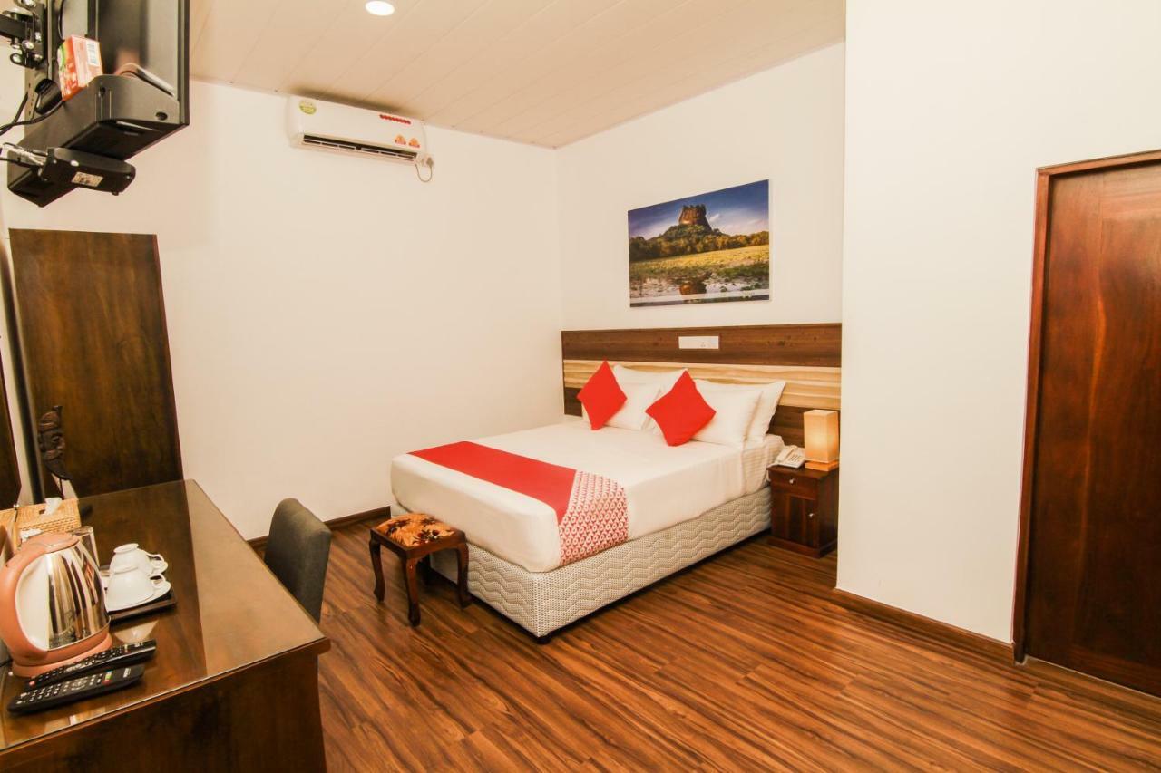 Clove Transit Hotel Kotugoda Esterno foto