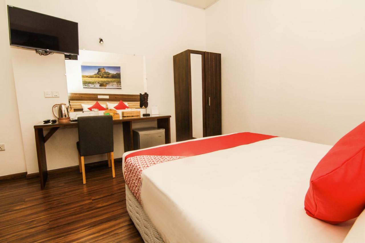 Clove Transit Hotel Kotugoda Esterno foto