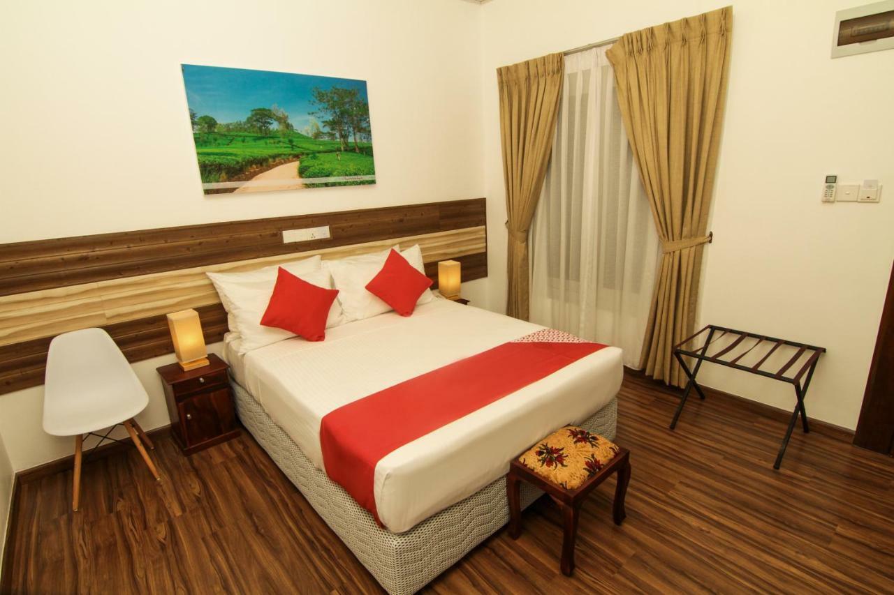 Clove Transit Hotel Kotugoda Esterno foto