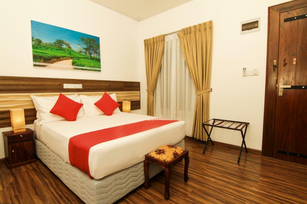 Clove Transit Hotel Kotugoda Esterno foto