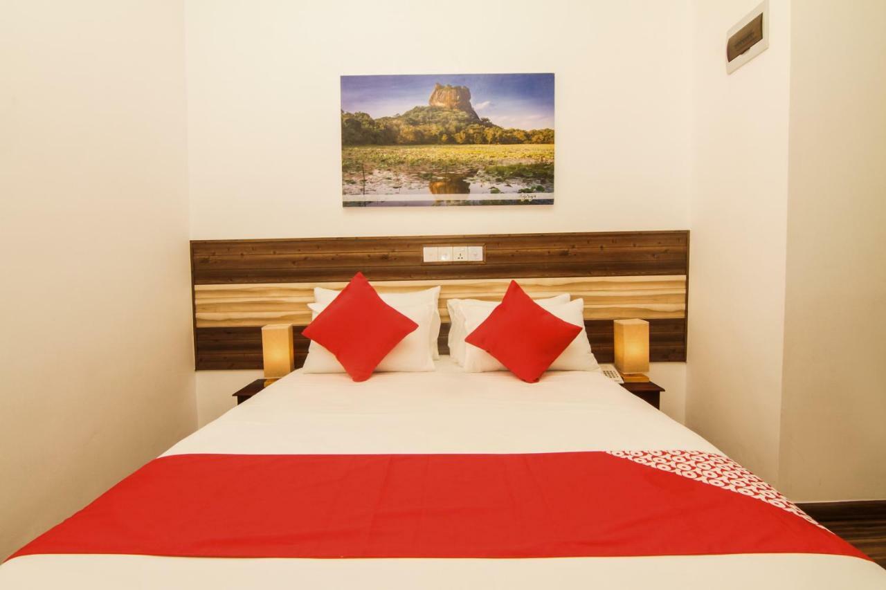 Clove Transit Hotel Kotugoda Esterno foto