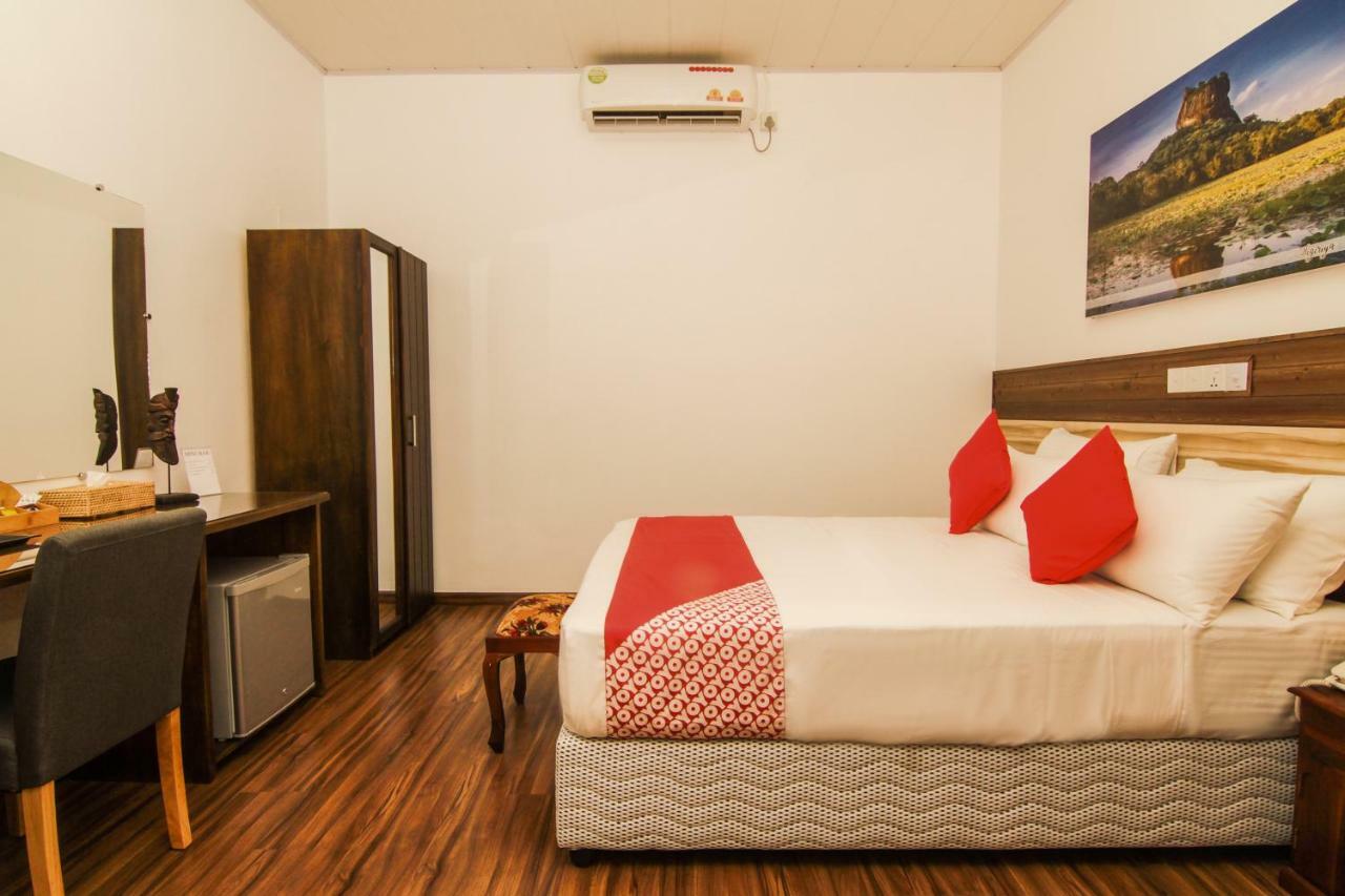 Clove Transit Hotel Kotugoda Esterno foto