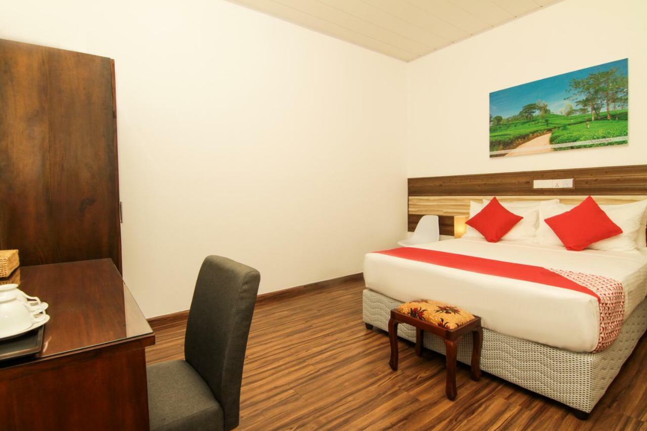 Clove Transit Hotel Kotugoda Esterno foto