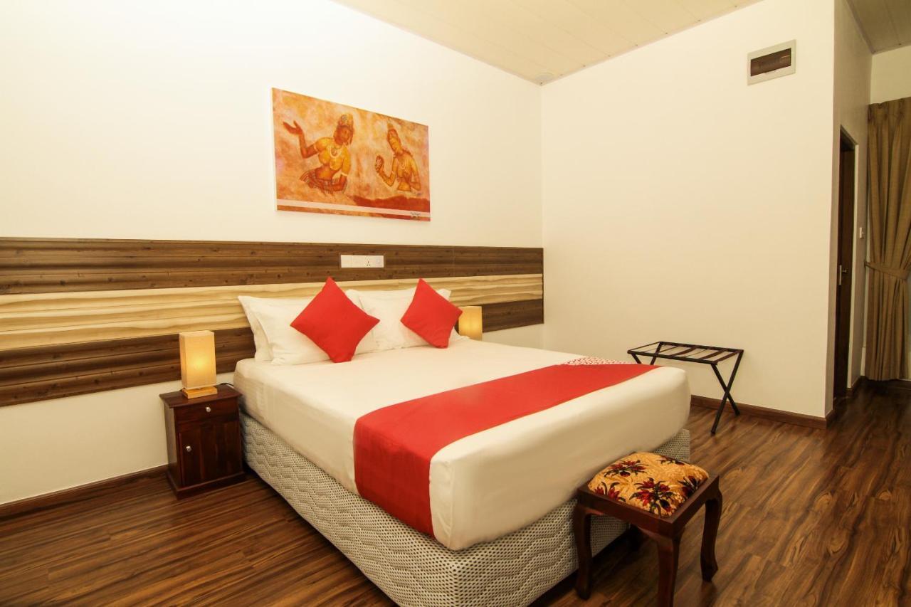 Clove Transit Hotel Kotugoda Esterno foto