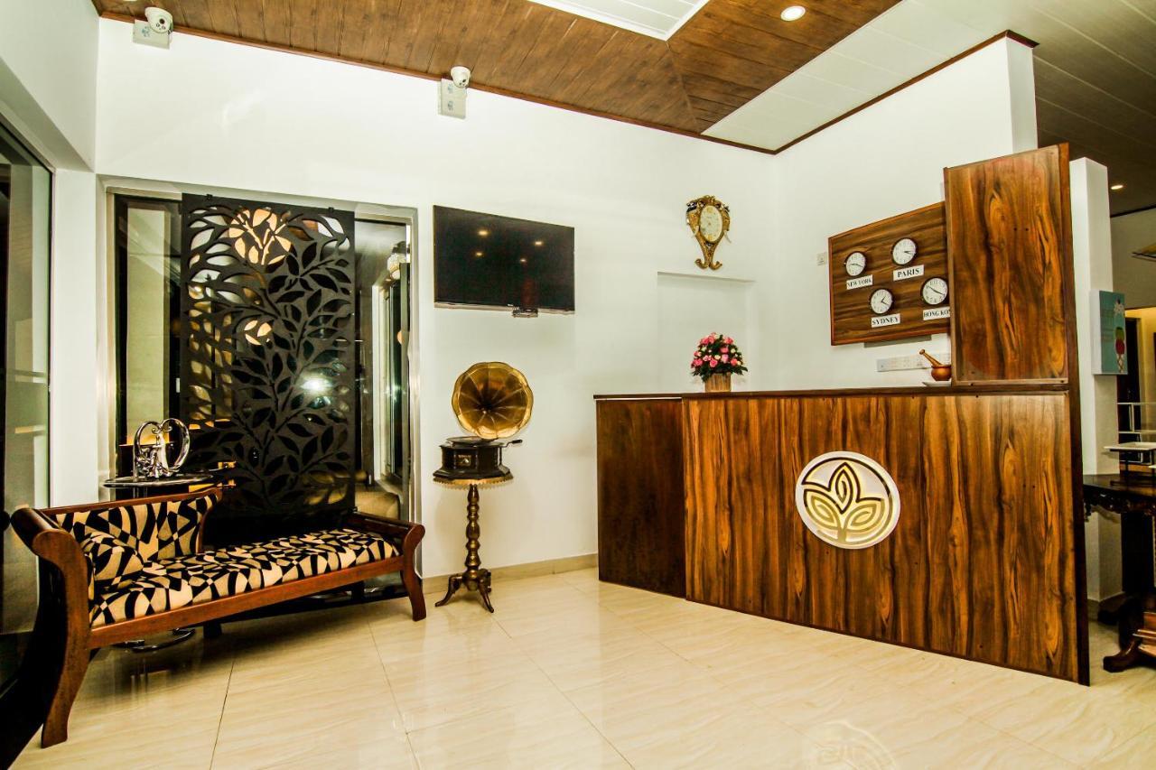 Clove Transit Hotel Kotugoda Esterno foto