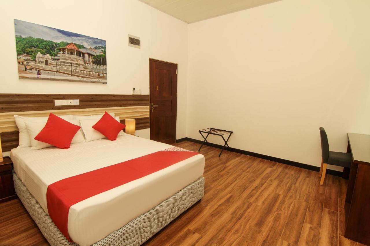 Clove Transit Hotel Kotugoda Esterno foto